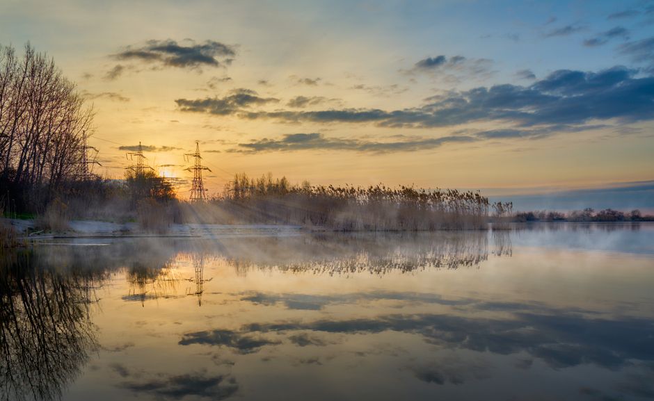 Calm Clean Lake Sunrise — illustrative photo