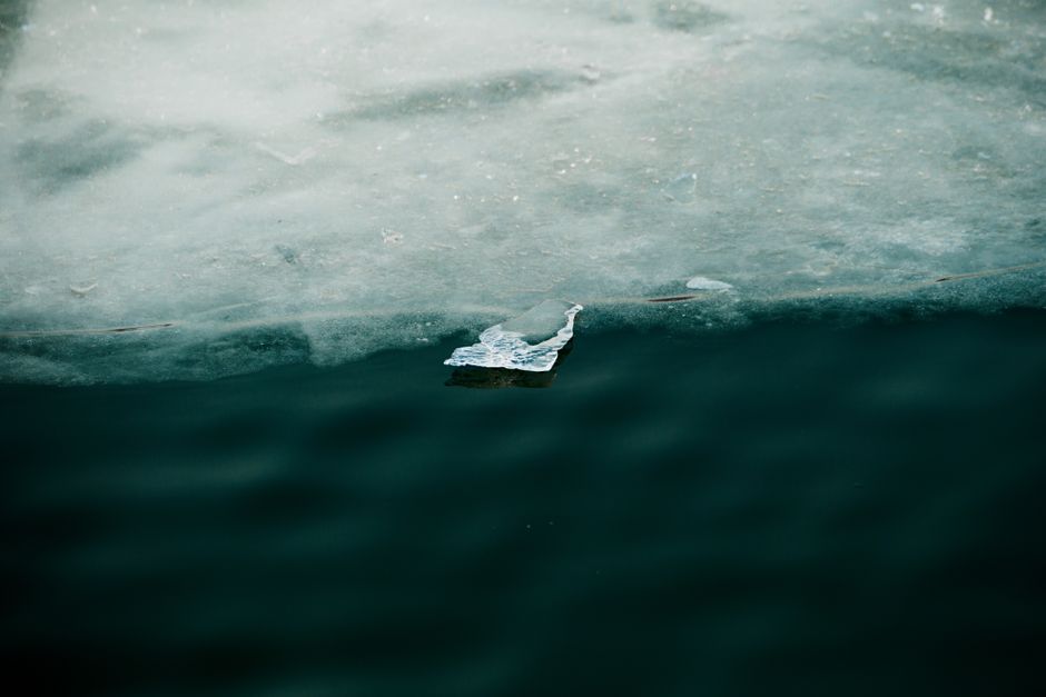 Frozen Lake Ice Thaw Spring — illustrative photo