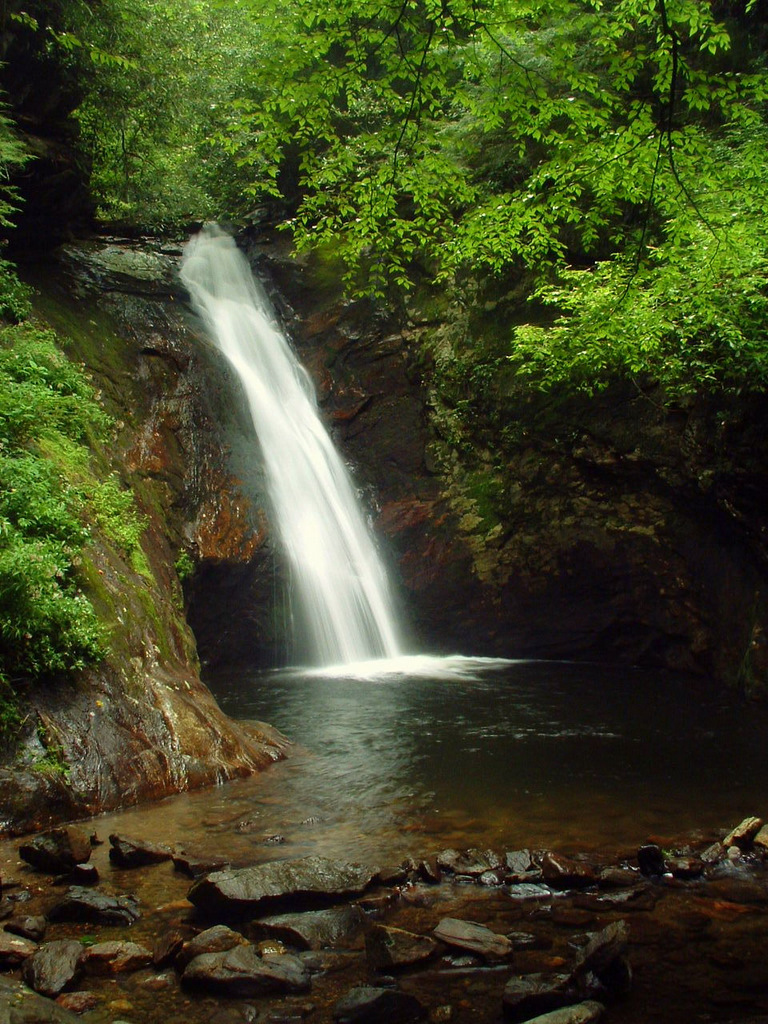 Courthouse Falls, a waterfall in North Carolina