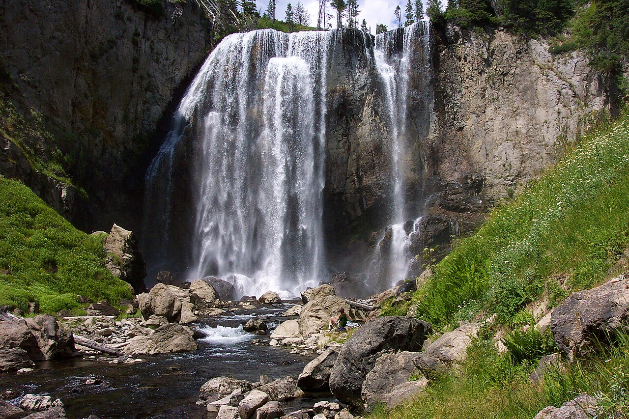 Dunanda Falls, a waterfall in Wyoming