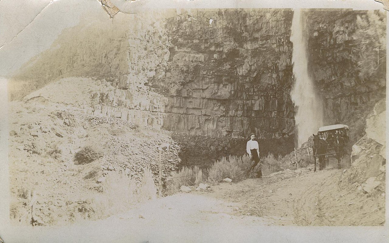 Perrine Coulee Falls, a waterfall in Idaho