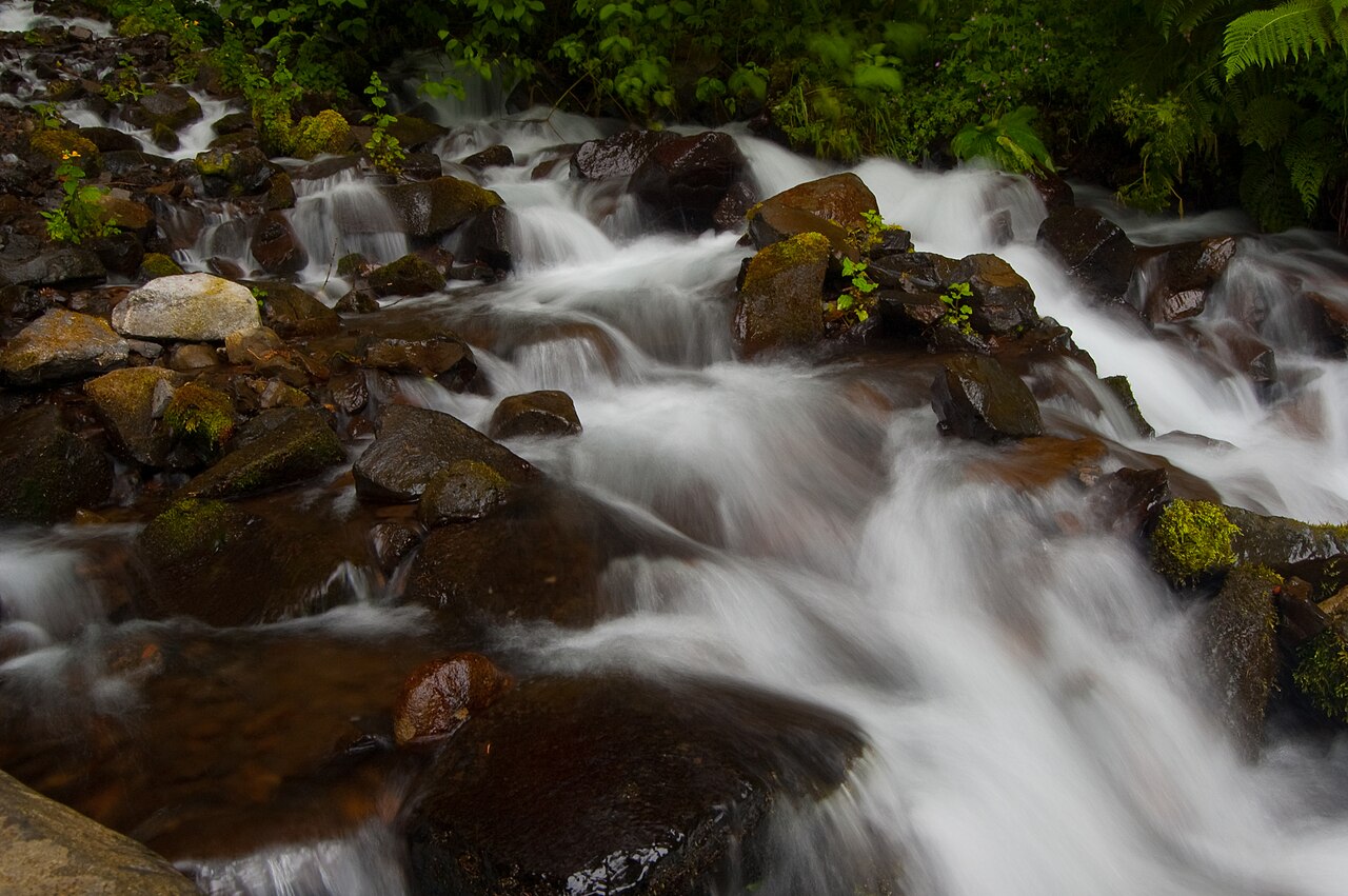 Wahkeena Falls, a waterfall in Oregon