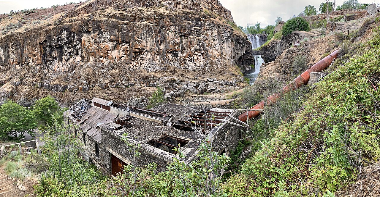 White River Falls, a waterfall in Oregon